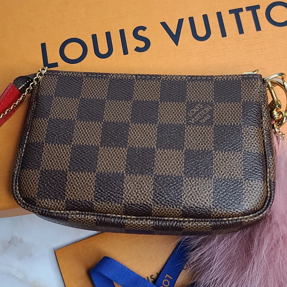 Louis Vuitton accessories mini pochette holiday 2019 Paris limited editi…